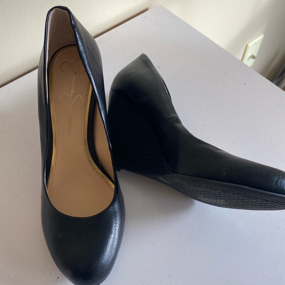 Jessica Simpson black wedges